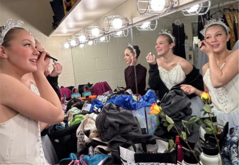 Selah Strong (‘23), Ryan Conley (‘24), and Naomi Ratliff (‘25) getting ready for ‘The Nutcracker’
