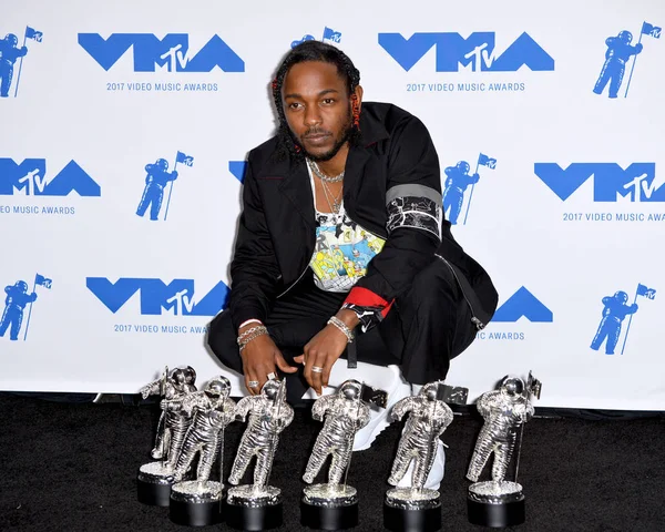 Rap Royalty Ruble: Kendrick Lamar vs Drake