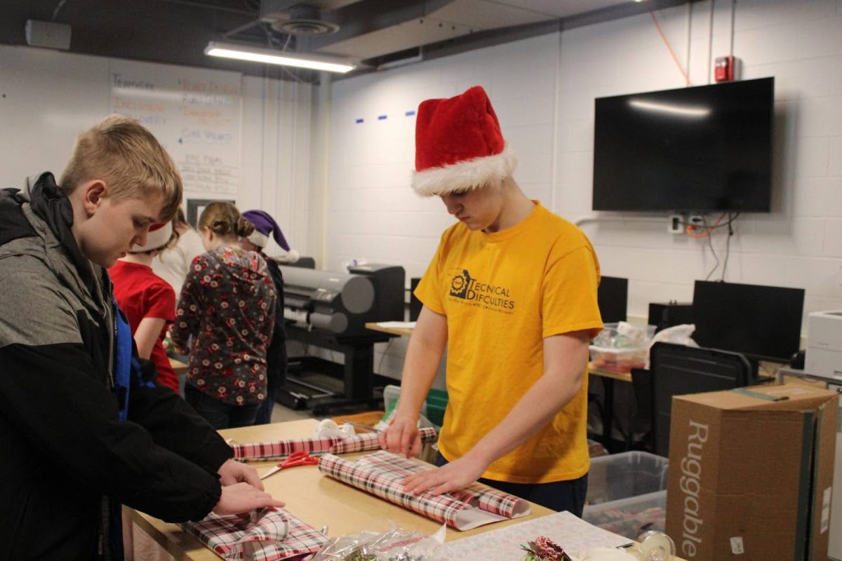 That’s A Wrap: Chelsea Robotics Finishes Preparing Annual Christmas Tradition